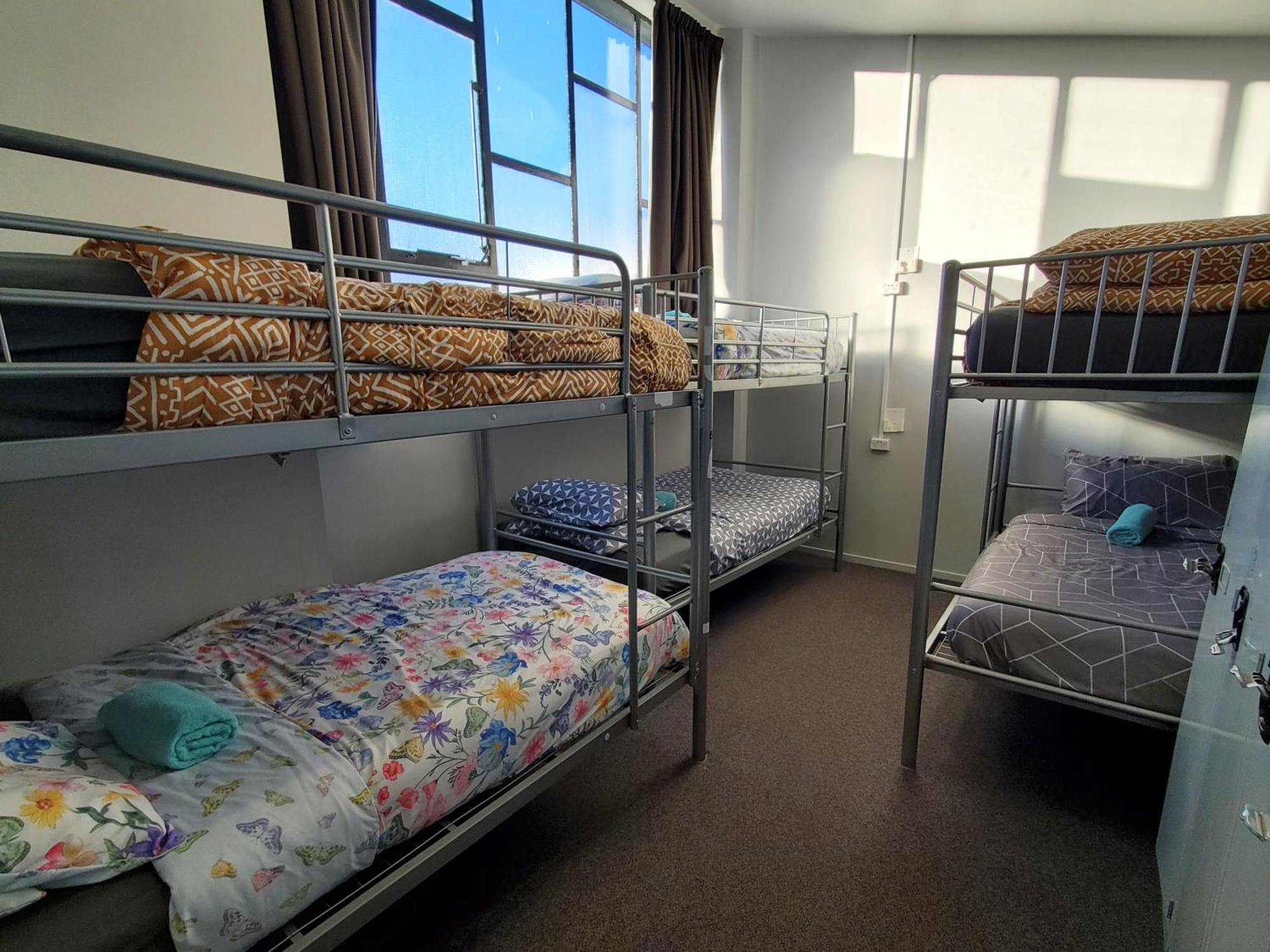 Urbanz Pansiyon Christchurch Dış mekan fotoğraf A room at the hostel
