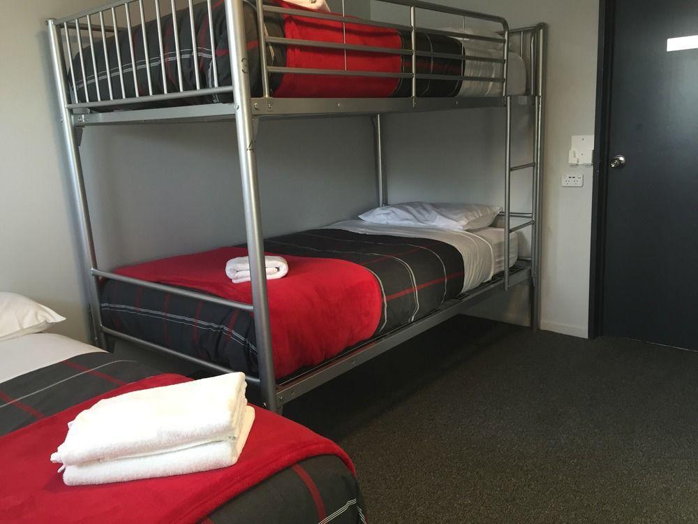 Urbanz Pansiyon Christchurch Dış mekan fotoğraf A room at the motel
