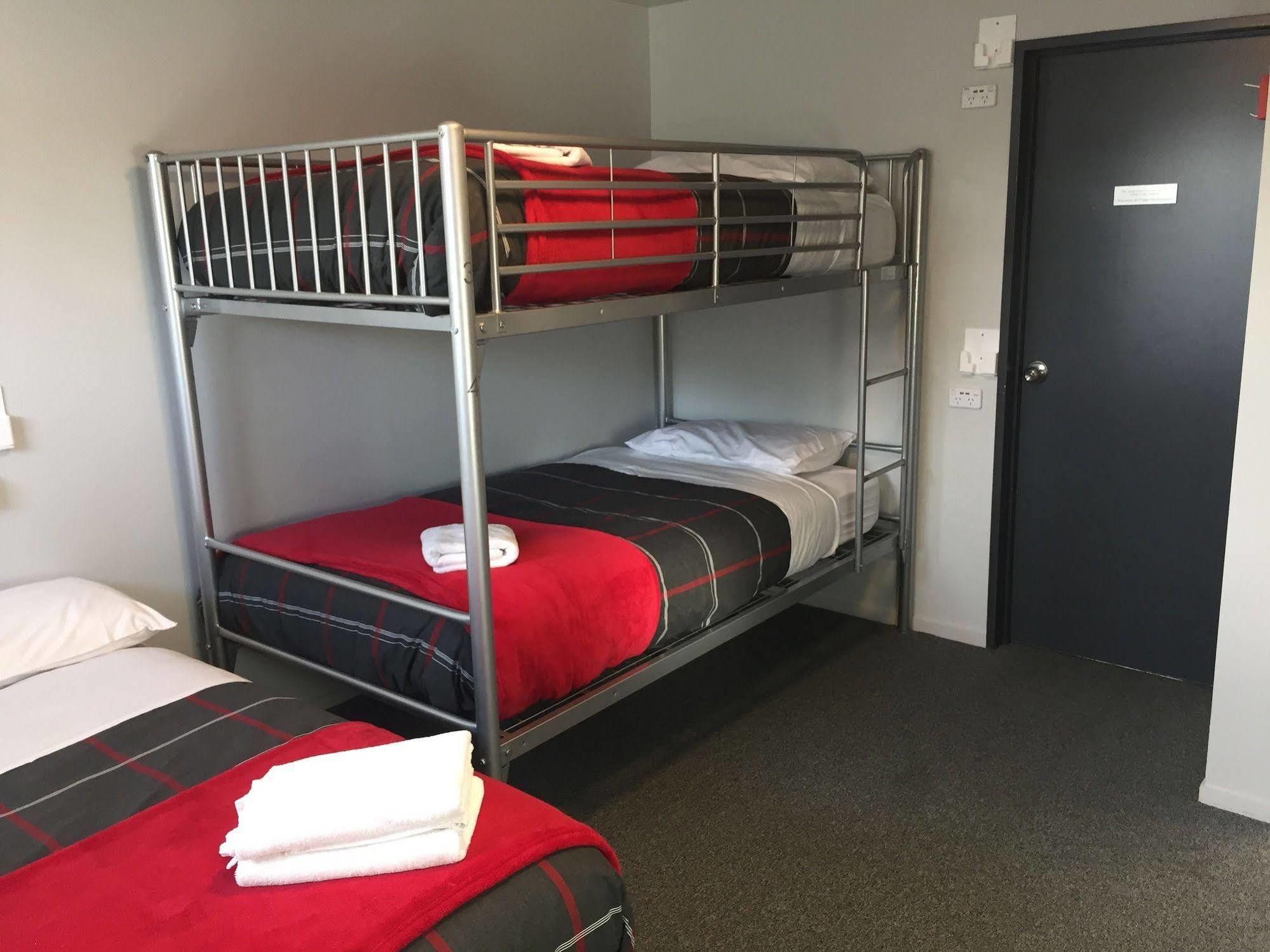 Urbanz Pansiyon Christchurch Dış mekan fotoğraf A bunk bed in a hostel