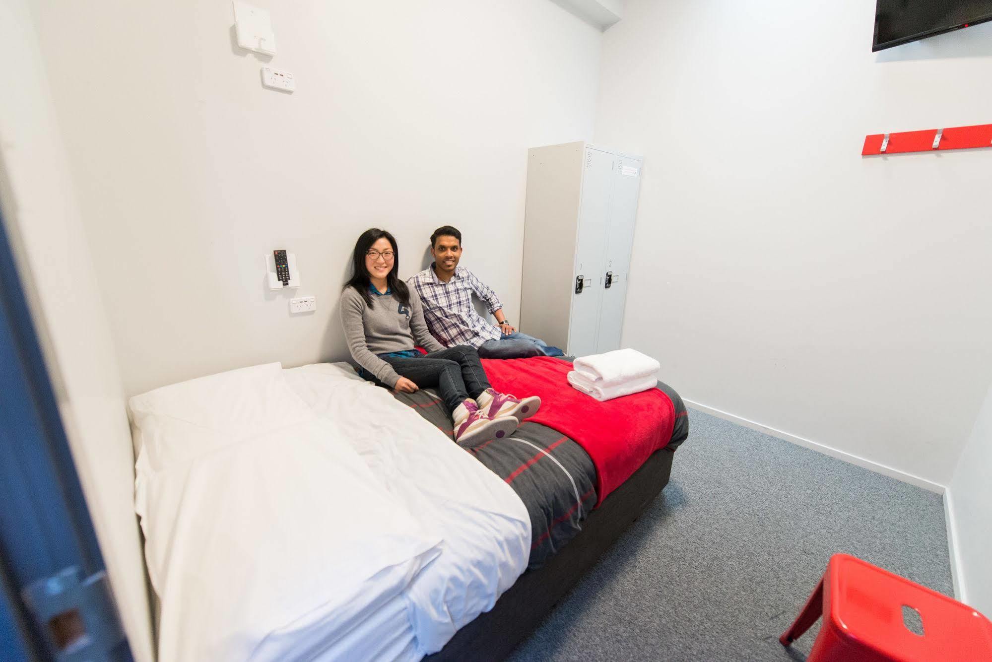 Urbanz Pansiyon Christchurch Dış mekan fotoğraf A room at the hotel