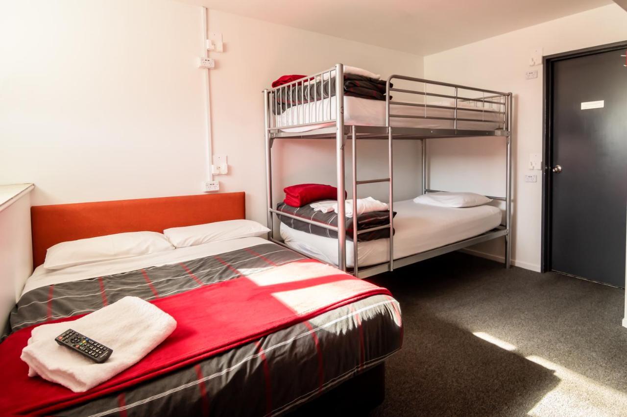 Urbanz Pansiyon Christchurch Dış mekan fotoğraf A typical room at a YHA hostel